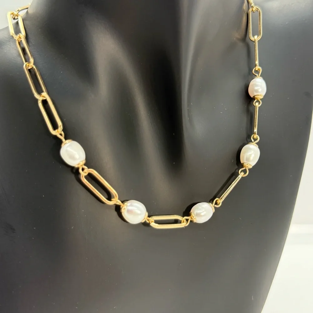 Periwinkle by Barlow Gold and Pearl Necklace - Picture 2 of 4